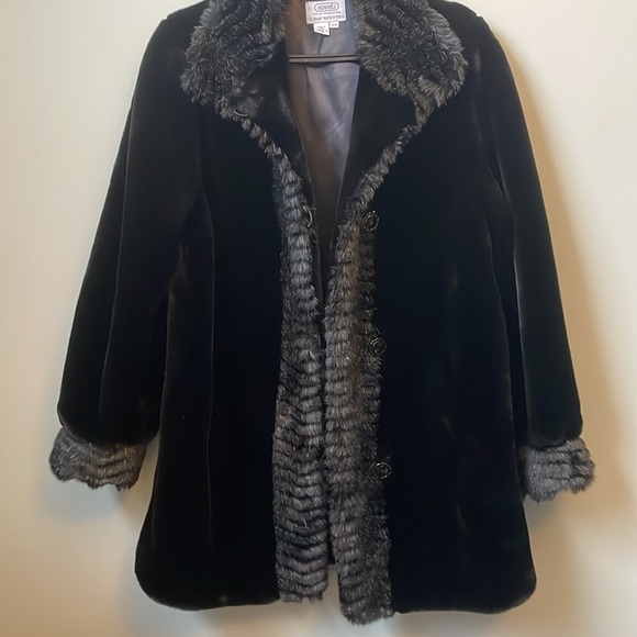 Laura Faux Fur Coat Like New - Picture 8 of 11
